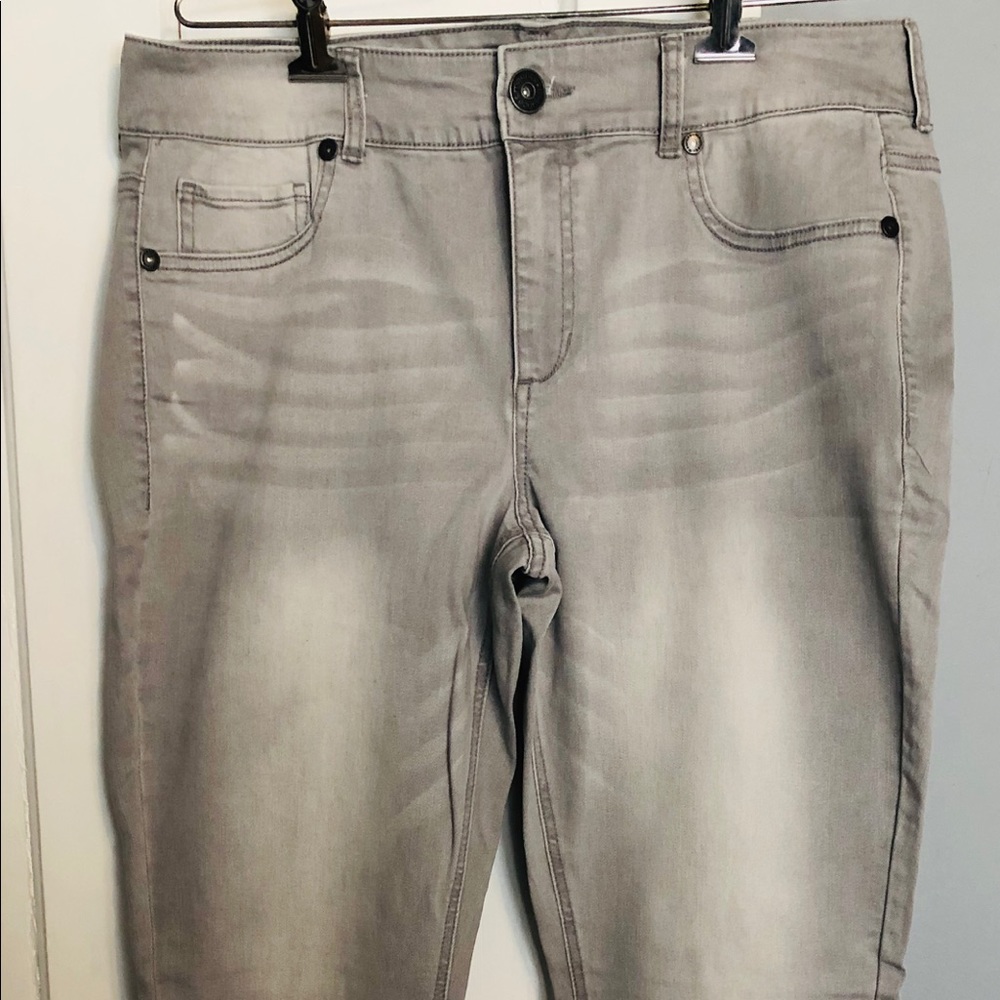 Grey jeggings